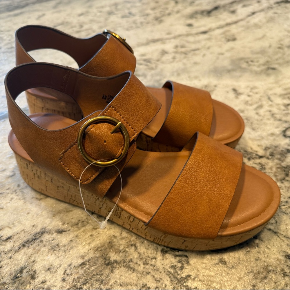 Sofft Finnly Leather wedge sandals